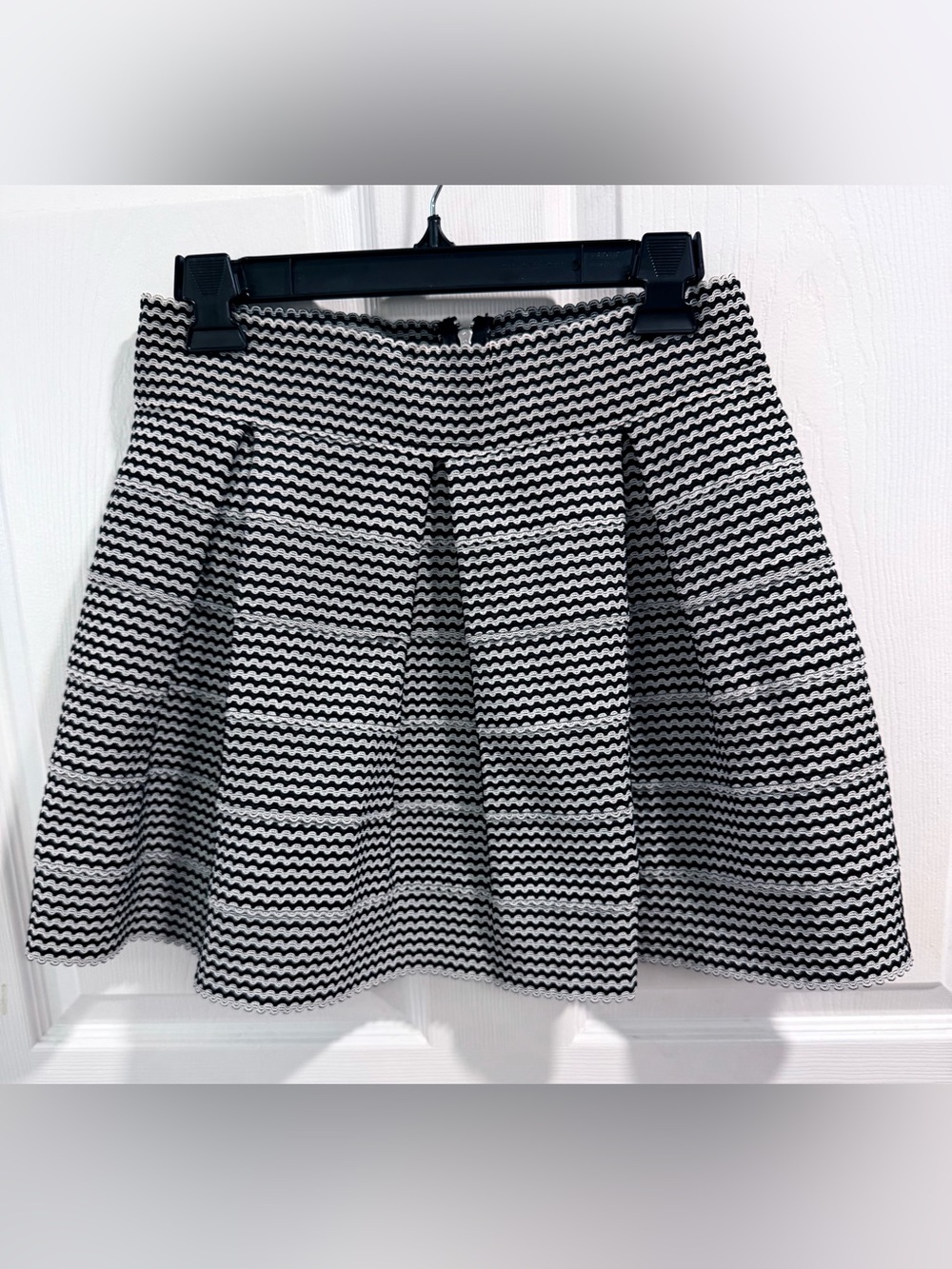 NWOT Petit Gateau Black & White Textured Knit Pleated Mini Skirt. Size L.